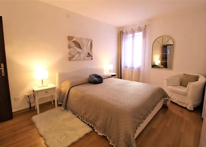 Charming Canal View San Marco Apartment