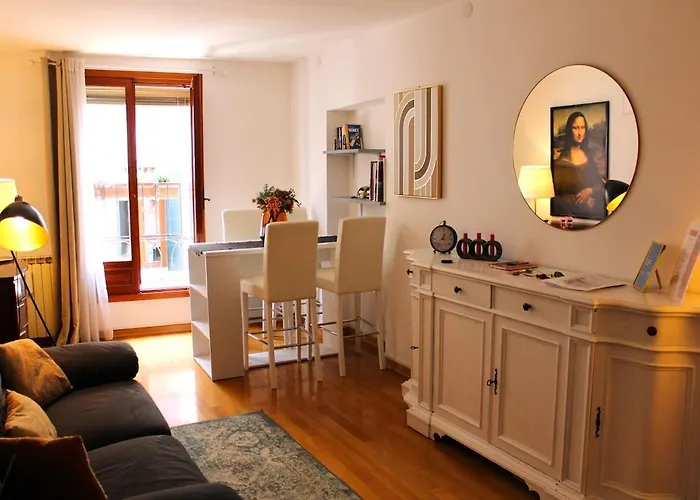 Charming Canal View San Marco Apartment