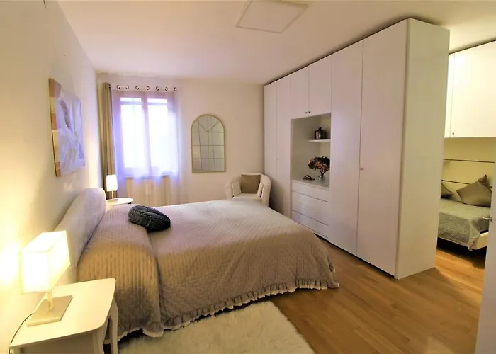 Charming Canal View San Marco Apartment