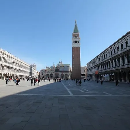 Charming Canal View San Marco Apartment Venice Exterior photo