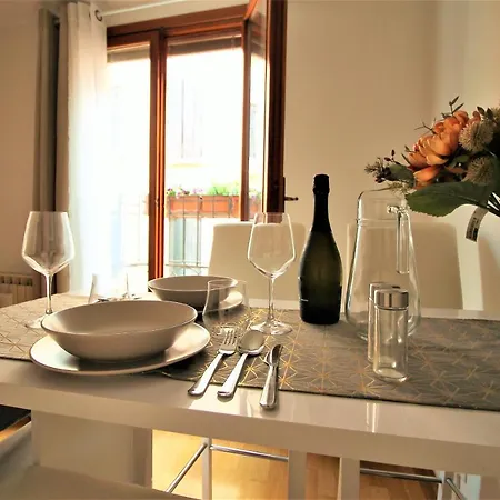 Charming Canal View San Marco Apartment Venice Exterior photo