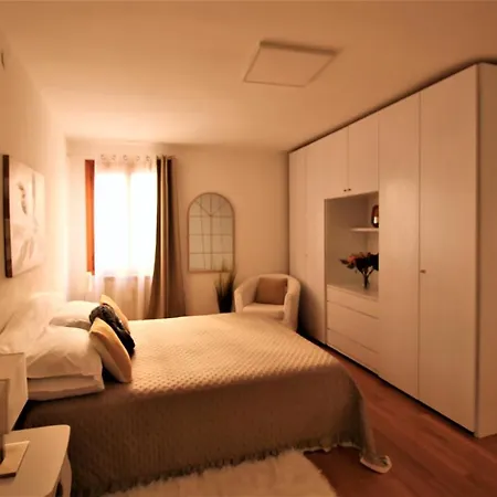 Charming Canal View San Marco Apartment Venice Exterior photo