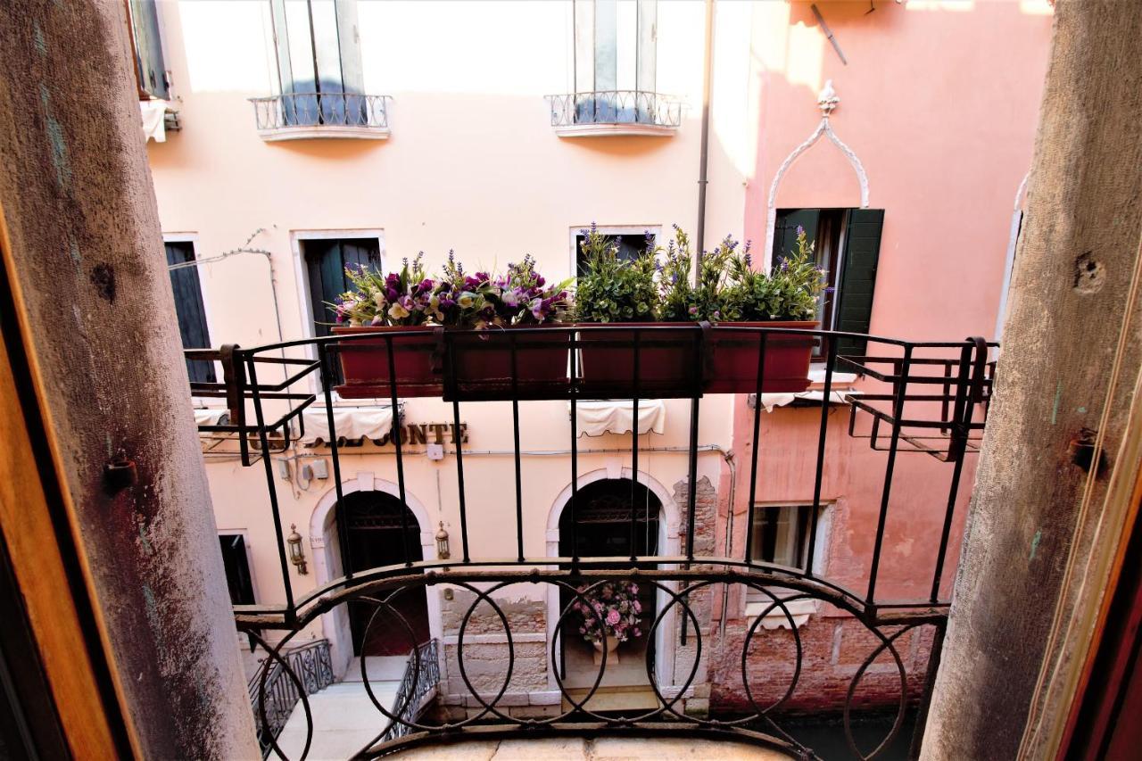 Charming Canal View San Marco Apartamento